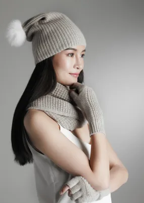 Cashmere hat with rabbit hair ball