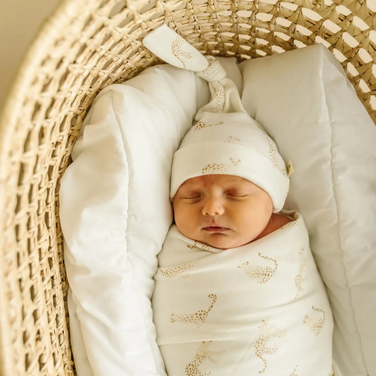 Organic Swaddle Blanket & Hat - Makemake Organics