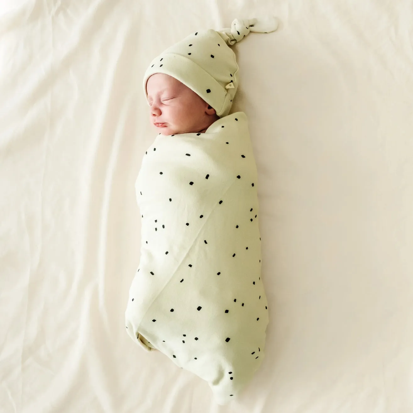 Organic Swaddle Blanket & Hat - Makemake Organics