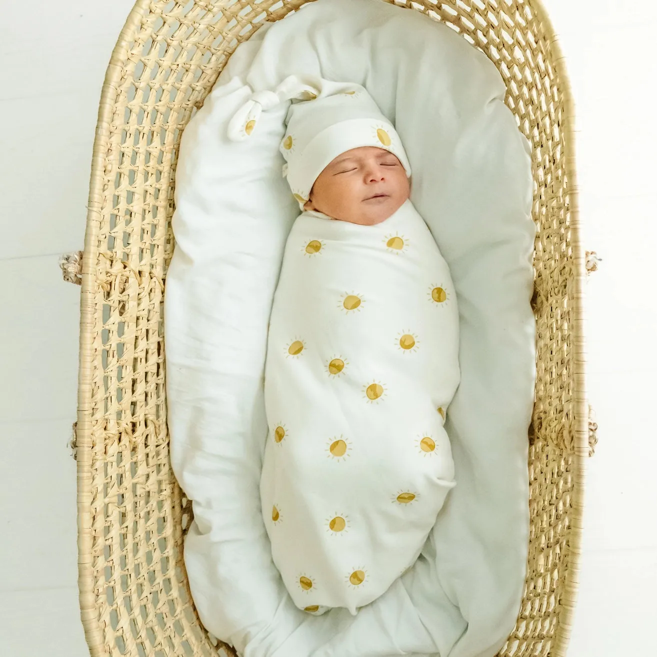 Organic Swaddle Blanket & Hat - Makemake Organics