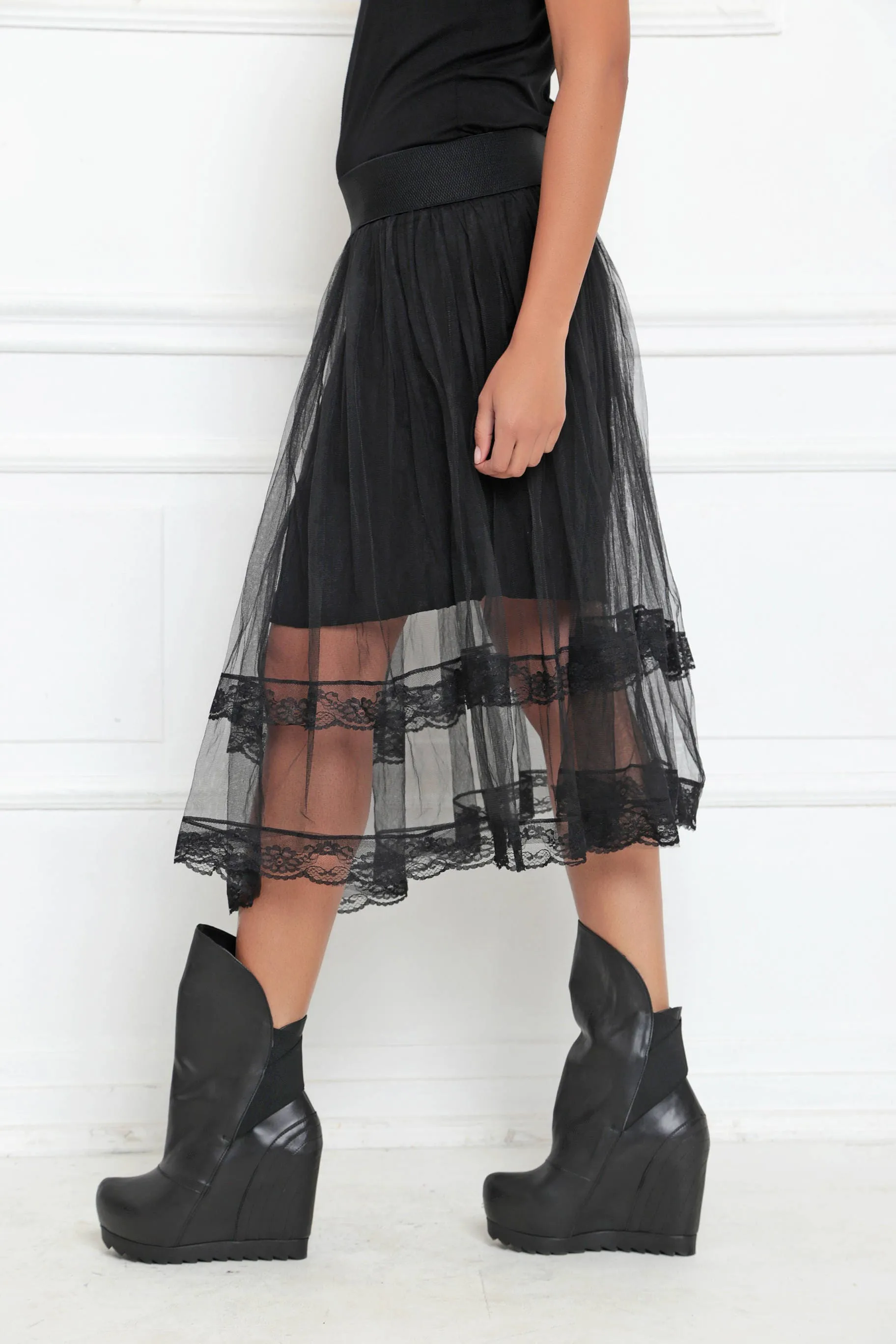 Skirt with lace borders - TANATA